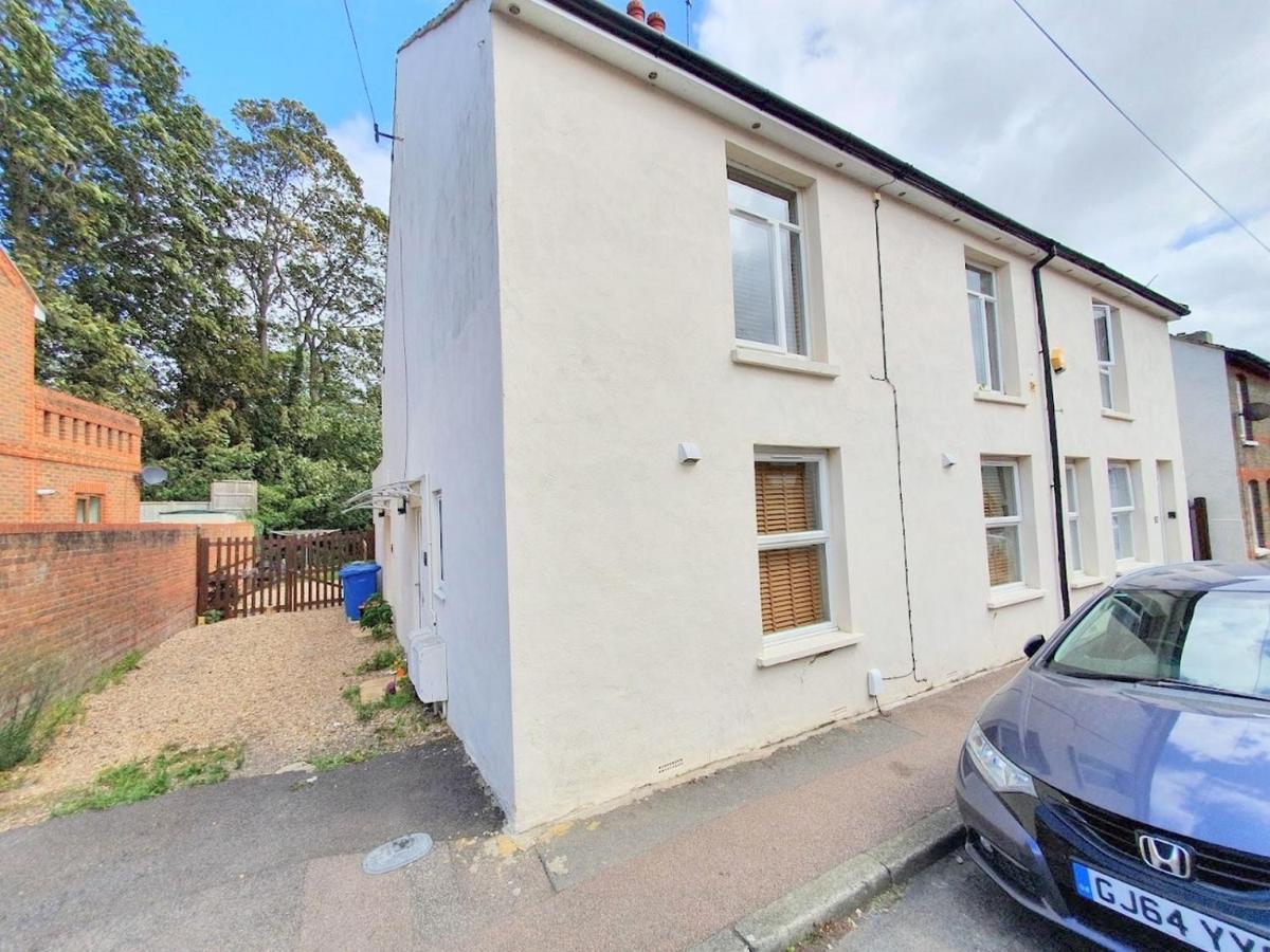 Bassett Flat With 2 Bedrooms And Superfast Wi-Fi Sittingbourne Εξωτερικό φωτογραφία